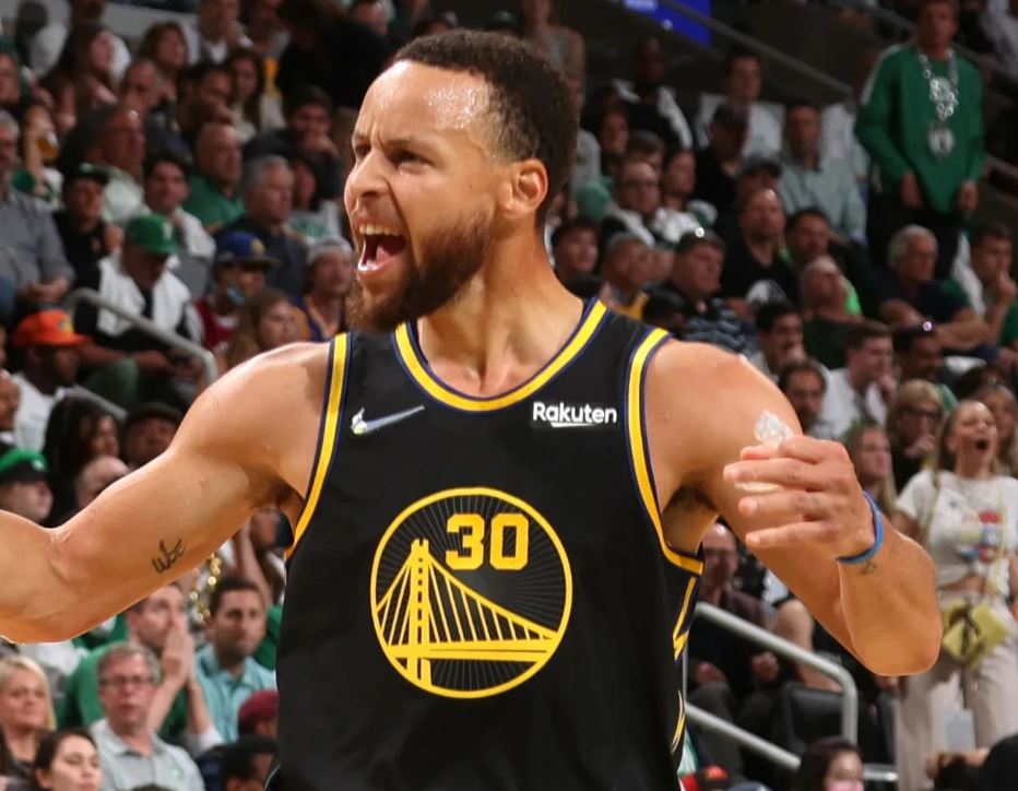 库里回归赛场，回归赛场首场状态亮眼，西班牙队观众沸腾！的简单介绍